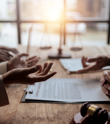 Legal execution department makes an appointment with the customer to sign a mediation agreement to pay the debt. Lawyer discuss the contract document. Treaty of the law. Sign a contract business.