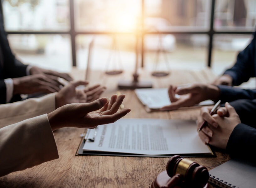 Legal execution department makes an appointment with the customer to sign a mediation agreement to pay the debt. Lawyer discuss the contract document. Treaty of the law. Sign a contract business.